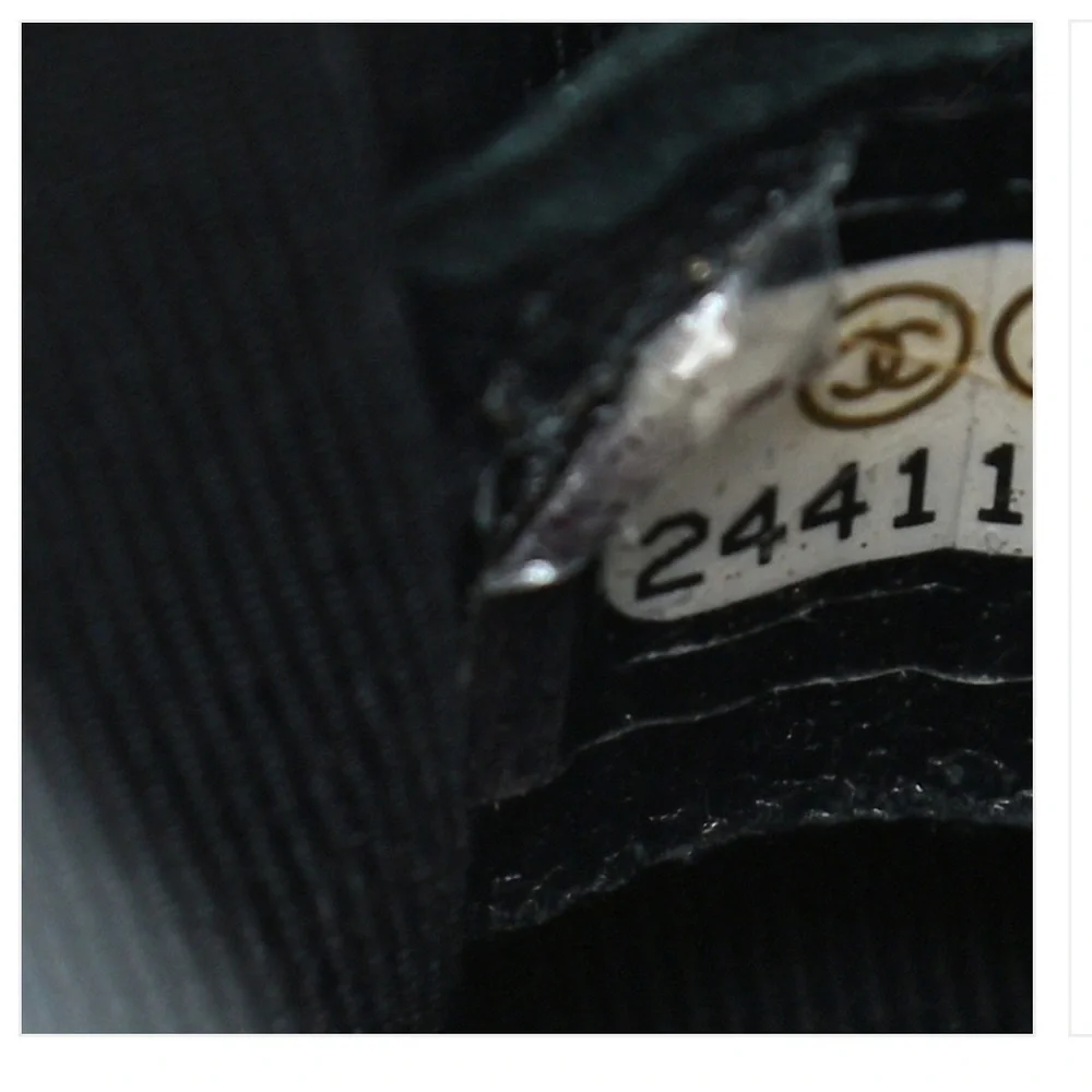 🦄 Authentic GORGEOUS CHANEL
Lambskin Quilted Camellia Flap Black - Picture 12 of 12